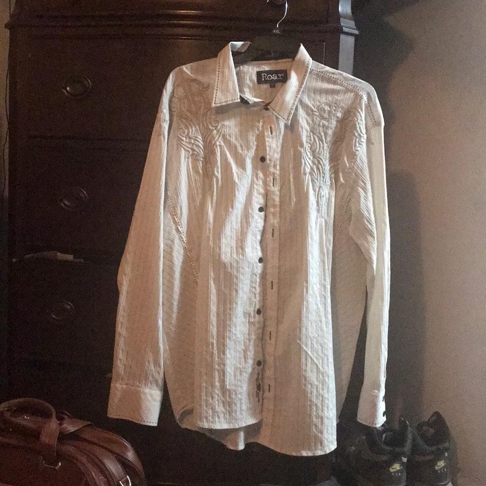 4xl Roar Shirt